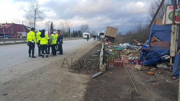 Kamyon Yolcu Minibüsüne Çarptı İki Yaralı