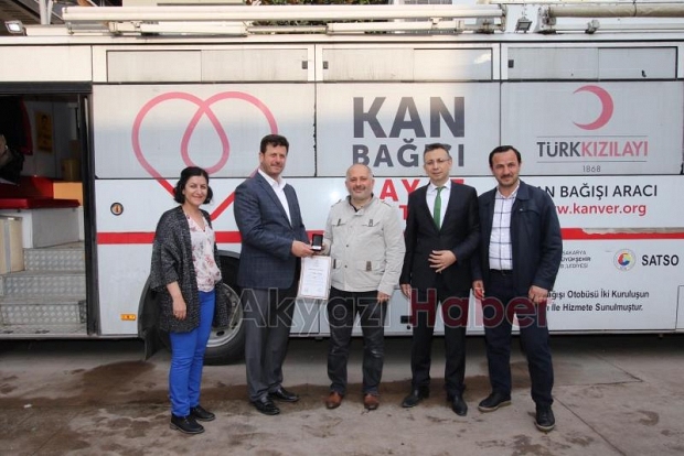 Kan bağışçılarına madalya 