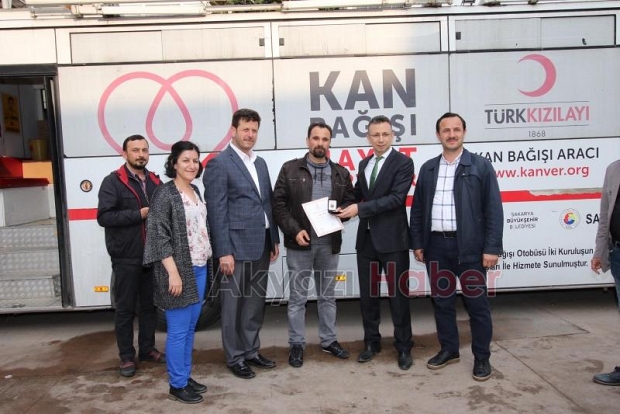 Kan bağışçılarına madalya 