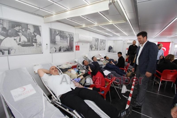 Kan bağışçılarına madalya 