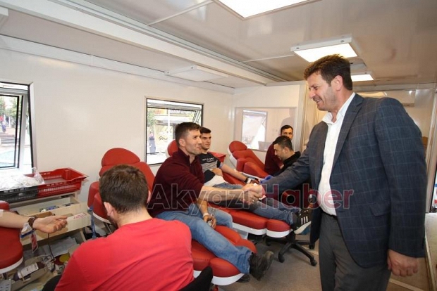 Kan bağışçılarına madalya 