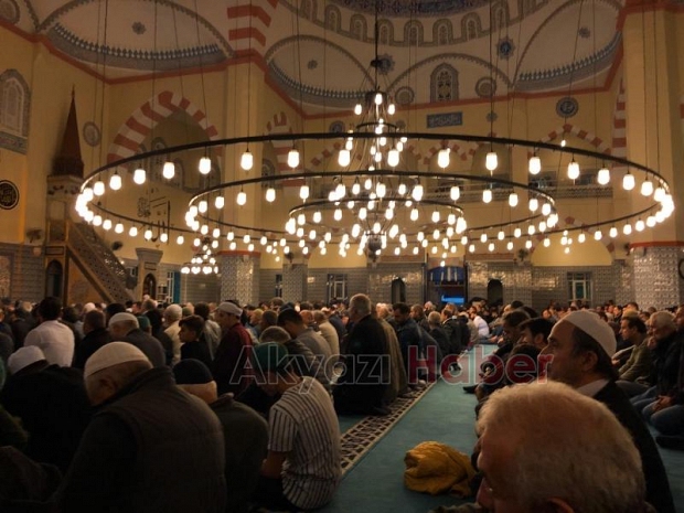 Kandil Akşamı Camiler Doldu Taştı