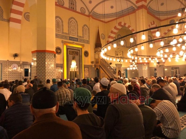 Kandil Akşamı Camiler Doldu Taştı