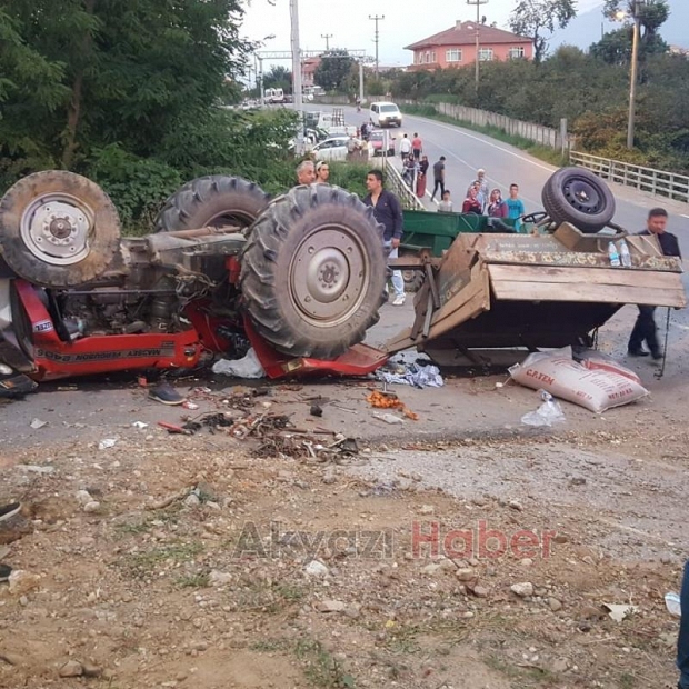 Karapürçek Köprüsünde Traktör Devrildi