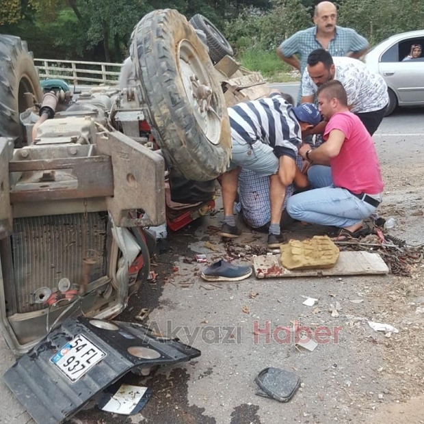 Karapürçek Köprüsünde Traktör Devrildi