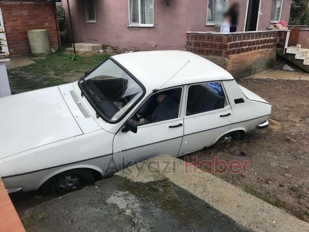 Karapürçekte yollar köstebek yuvasına döndü