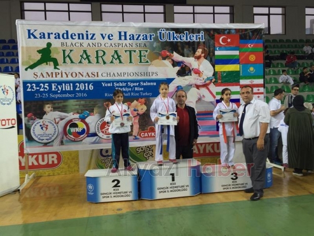 Karateciler Madalyasız Dönmedi