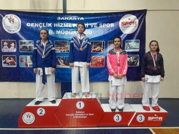 Karateciler Madalyaya Doymuyor