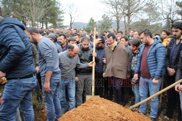 Kazada Hayatını Kaybeden İlker Gözyaşlarıyla Defnedildi