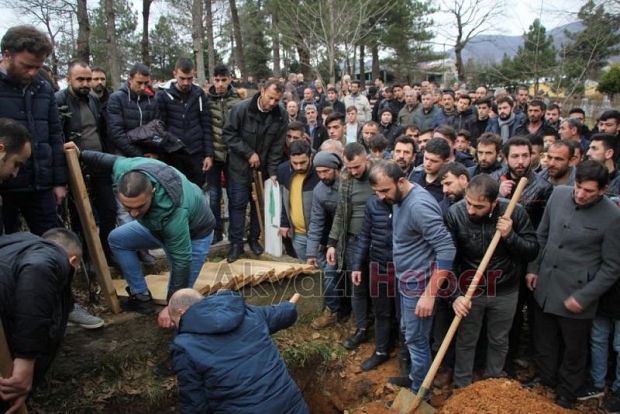 Kazada Hayatını Kaybeden İlker Gözyaşlarıyla Defnedildi