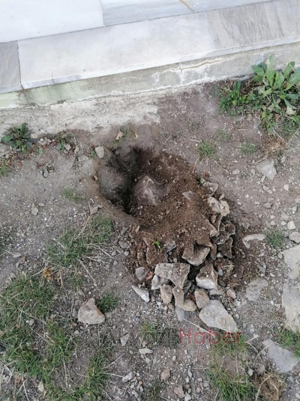 Keremali Türbesi hırsızların hedefinde