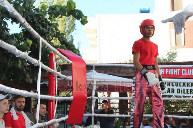 KickBoksta Altın Madalya Akyazının 