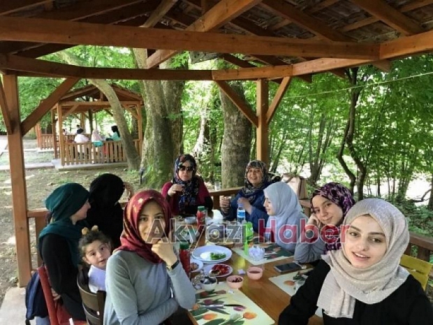 Kirmizi Degirmenden Huzur Dolu Serpme Kahvalti Akyazi Haber Akyazi Nin Bir Numarali Haber Sitesi Sakarya Haber