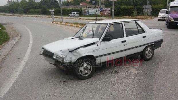 Kırmızı Işıkta Geçti Kaza Yaptı