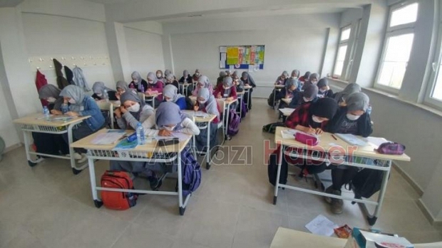 Kız İmam Hatip Öğrencilerinden Anlamlı Destek