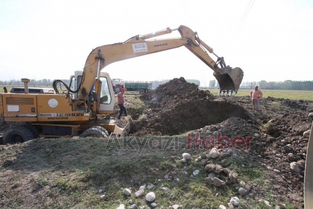 KIZILCIKORMAN VE AKTARLA MAHALLLESİNDE KANAL TEMİZLİĞİ