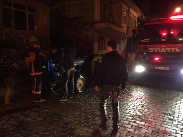 Kontağı açık bırakılan traktörde yangın çıktı