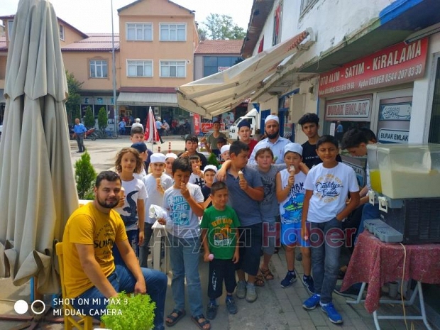 Küçücek Dondurmacısı Hizmetinizde