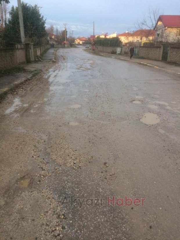 Küçücek'te bozuk yol tepkisi Belediye harekete geçti