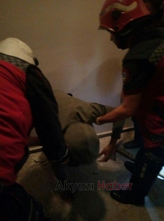 Küçük Çocuk Asansör Boşluğuna Düştü