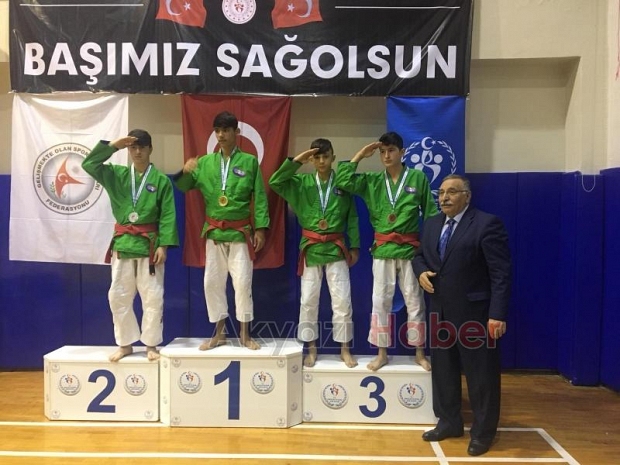 KURASH TÜRKiYE ŞAMPiYONLARI AKYAZIDAN