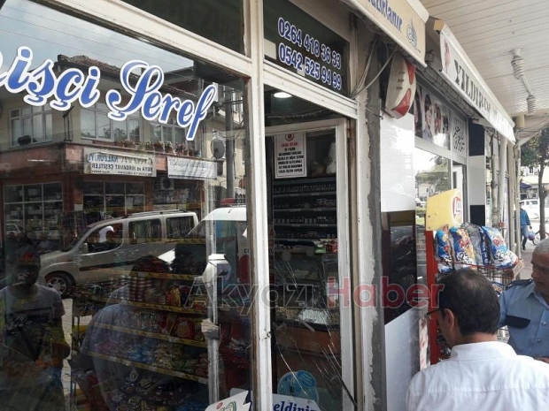 Kuruyemişçide Müşteriler Tartıştı 2 Yaralı