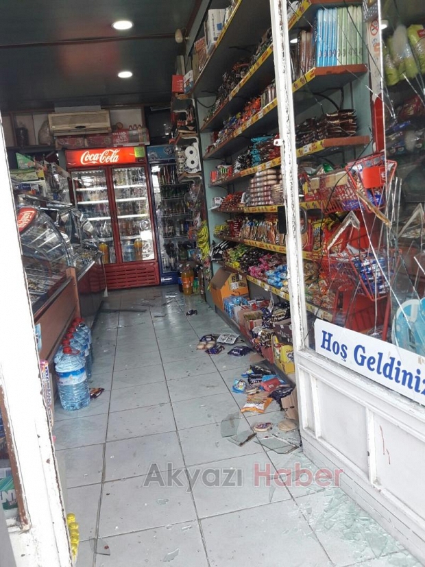 Kuruyemişçide Müşteriler Tartıştı 2 Yaralı