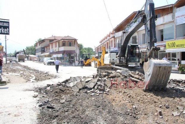 KUZULUK İHLAS CADDESİ BAŞTAN SONA YENİLENİYOR