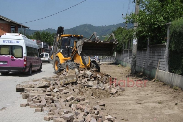 KUZULUK İHLAS CADDESİ BAŞTAN SONA YENİLENİYOR