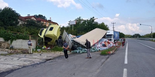 Kuzulukta tır devrildi