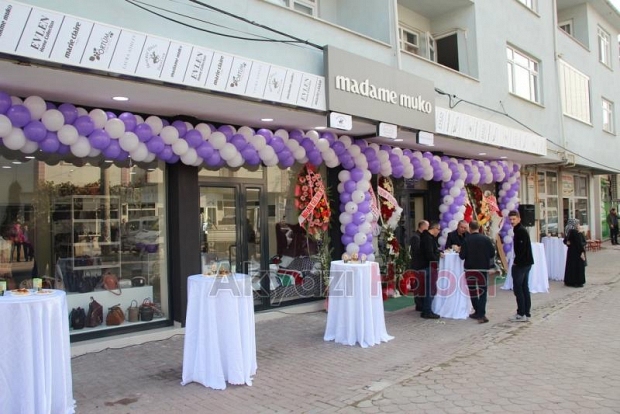 Madame Muko Dualarla Açıldı