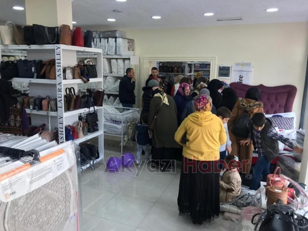 Madame Muko Dualarla Açıldı