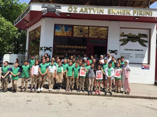 MADANOĞLU ÖĞRENCİLERİNDEN ASKIDA EKMEK PROJESİ