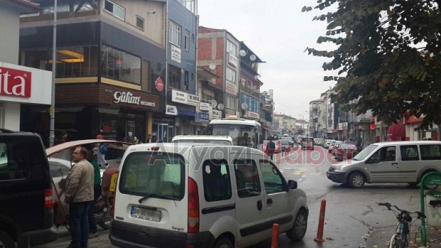 Maddi Hasarlı Kaza Trafiği Kitledi
