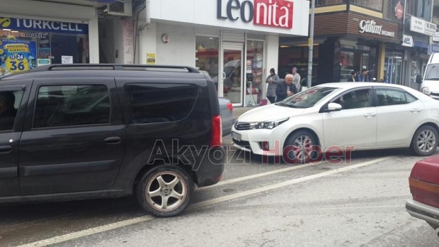 Maddi Hasarlı Kaza Trafiği Kitledi