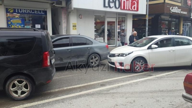 Maddi Hasarlı Kaza Trafiği Kitledi
