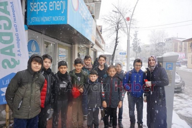 MEDİNE FURUNCUOĞLU İLE SOKAK RÖPORTAJLARI 