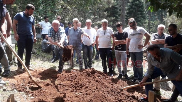Meral Demirkol dualarla defnedildi