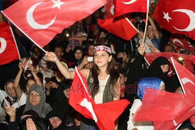 MİLLİ İRADE VE DEMOKRASİ NÖBETİNDE 13. GECE