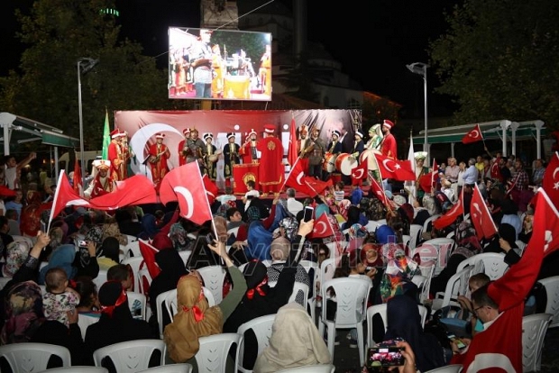 MİLLİ İRADEYE DESTEK NÖBETİ HERGÜN DAHA DA KALABALIK