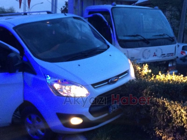 Minibüs ile Kamyon Çarpıştı