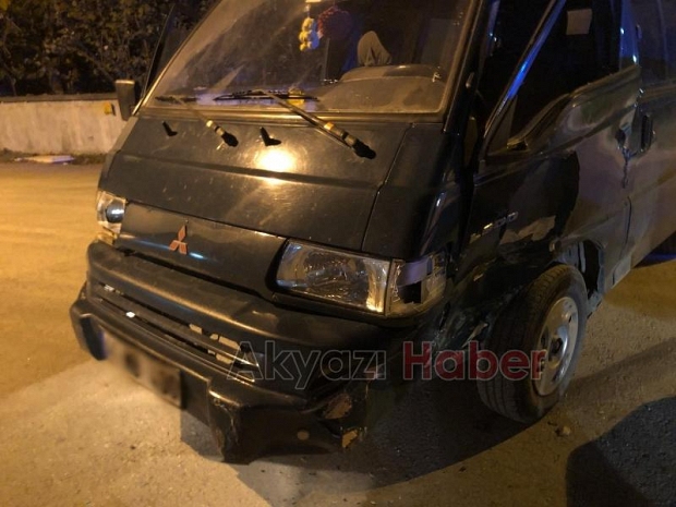 Minibüs ile Otomobil Çarpıştı