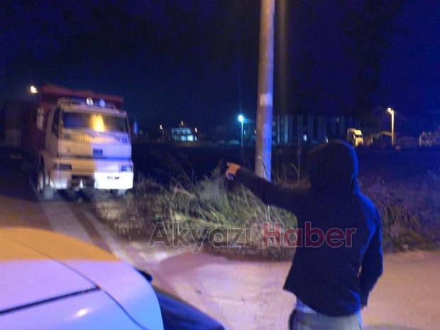 Minibüs ile Otomobil Çarpıştı
