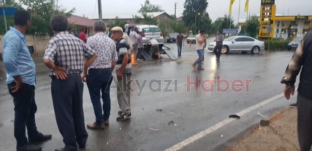 Minibüs ile Otomobil Kafa Kafaya çarpıştı