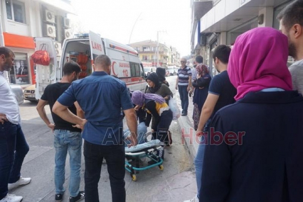 Minibüs kadına çarptı