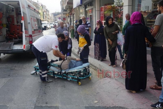 Minibüs kadına çarptı