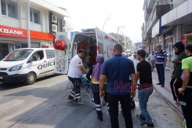 Minibüs kadına çarptı
