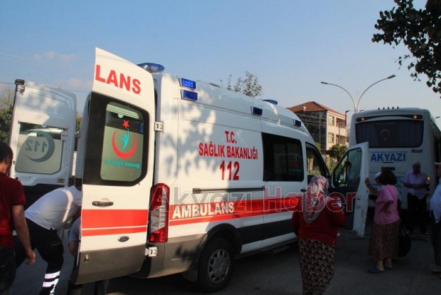 Minibüsün Kapısına Takıldı Yerde Sürüklendi 