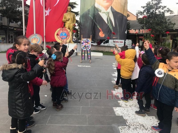 Minik Öğrenciler Atayı Andı