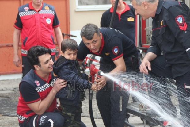 Minikler Akyazı İtfaiyesine Ziyaret 